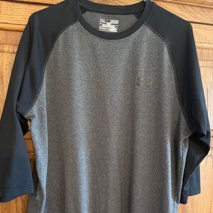 Under Armour Men’s Size Medium Fitted Quarter Length Black and Gray Shirt